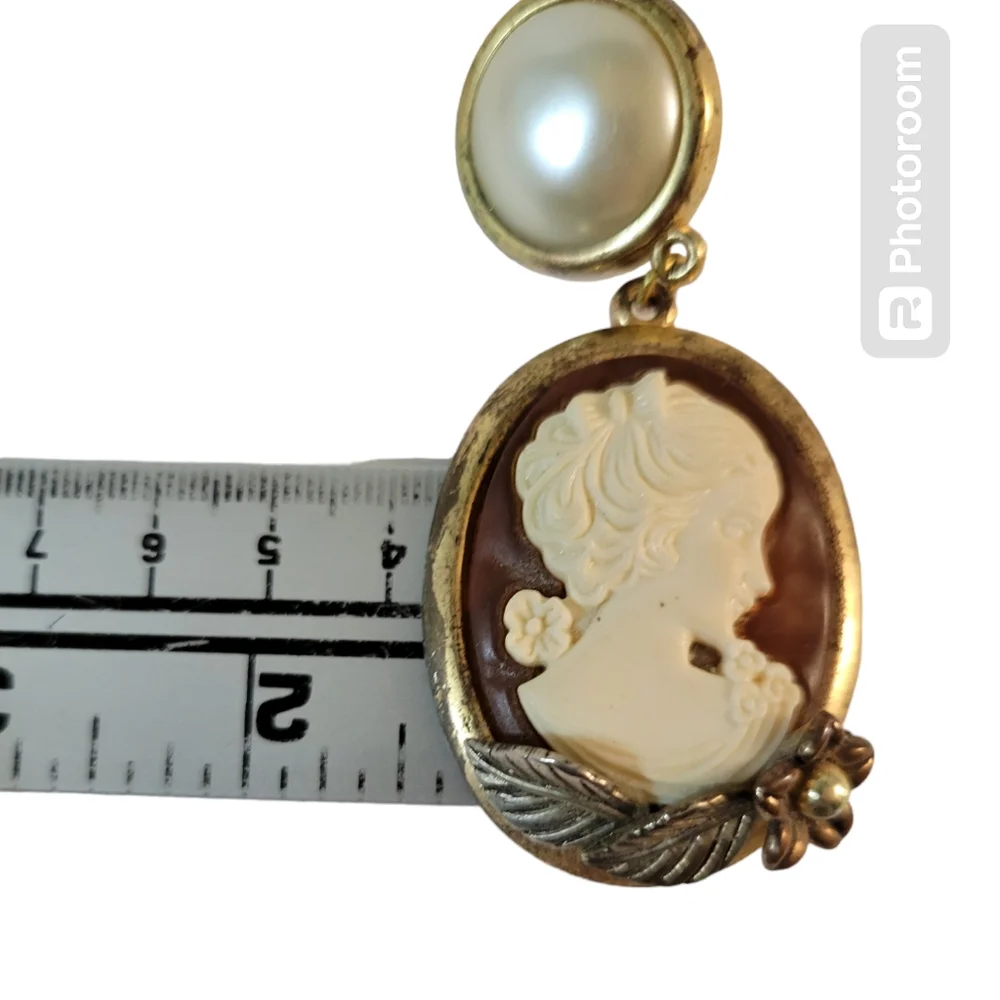 Vintage Cameo Earrings Clip On